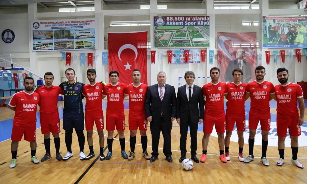 Türkiye#ÖğretmenlerKupası Gaziantep İl Birinciliği müsabakalarına Araban İlçe Milli Eğitim Müdürlüğü olarak Futsal branşında katılım sağladık.Takımlarımız tebrik eder, başarılar dileriz...