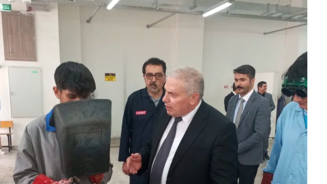 Arabanda Okullar Tatil mi?