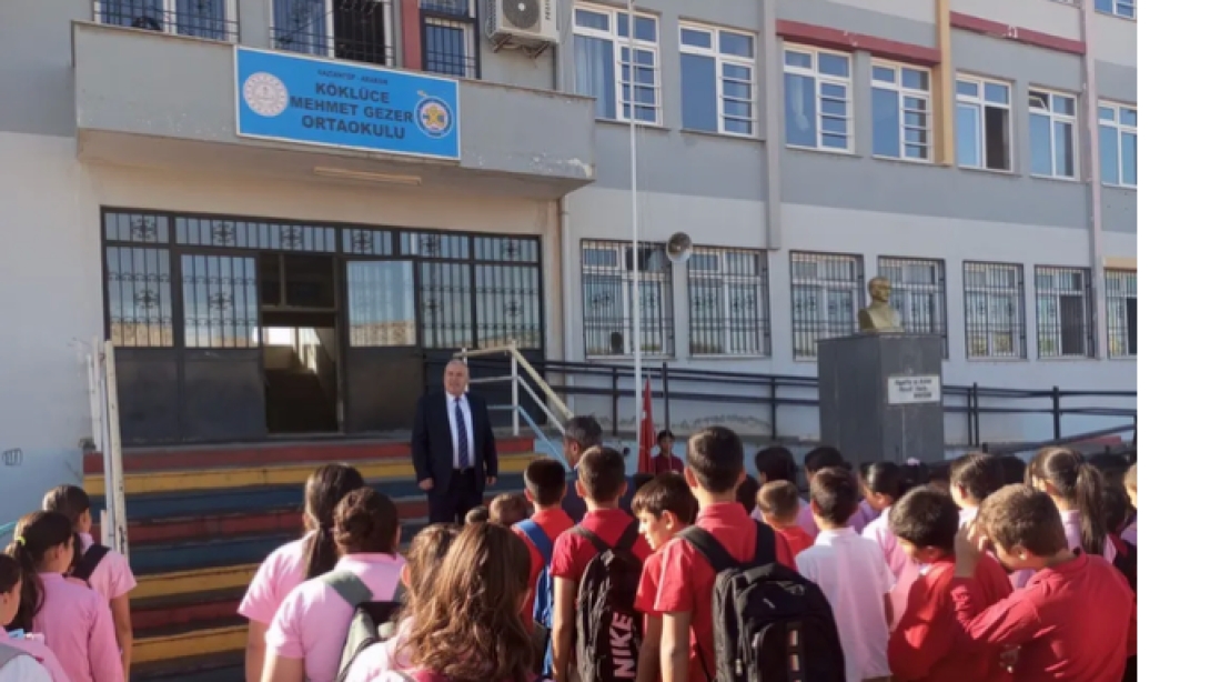 İlçe Milli Eğitim Müdürümüz Ömer Karayılan  Köklüce Mehmet Gezer Ortaokulu'nda Bayrak Törenine Katıldı